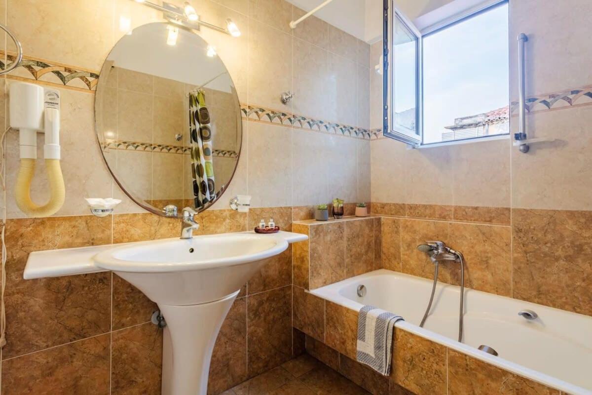 Spacious Urban Haven-Family Home, Perfect Location Kalamata Zewnętrze zdjęcie